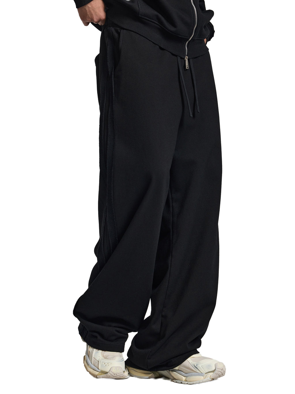 pants,sweats,sweatpants,black sweatpants,black pants,black sweats