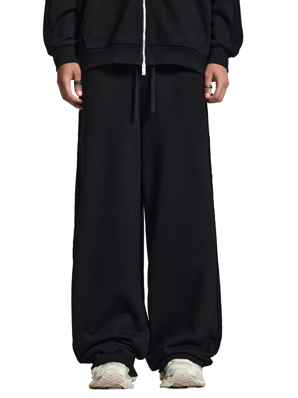 pants,sweats,sweatpants,black sweatpants,black pants,black sweats