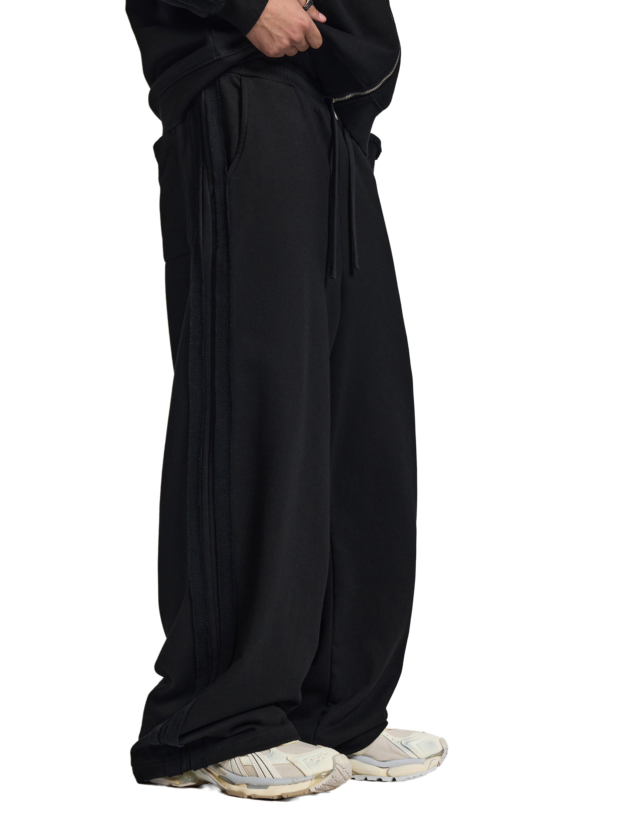 pants,sweats,sweatpants,black sweatpants,black pants,black sweats