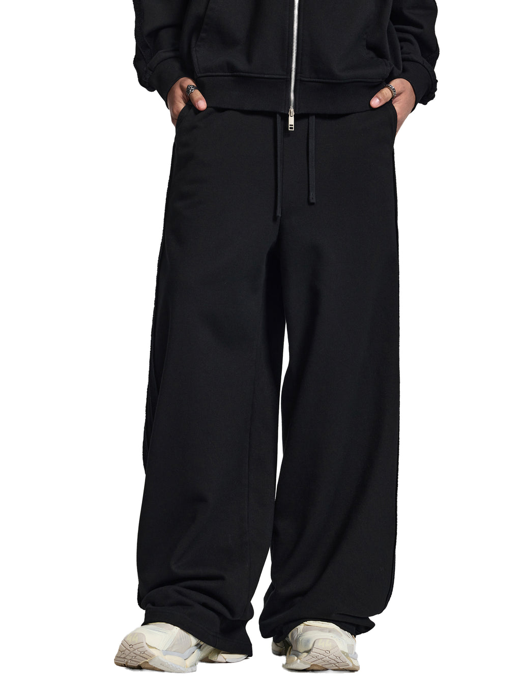 pants,sweats,sweatpants,black sweatpants,black pants,black sweats